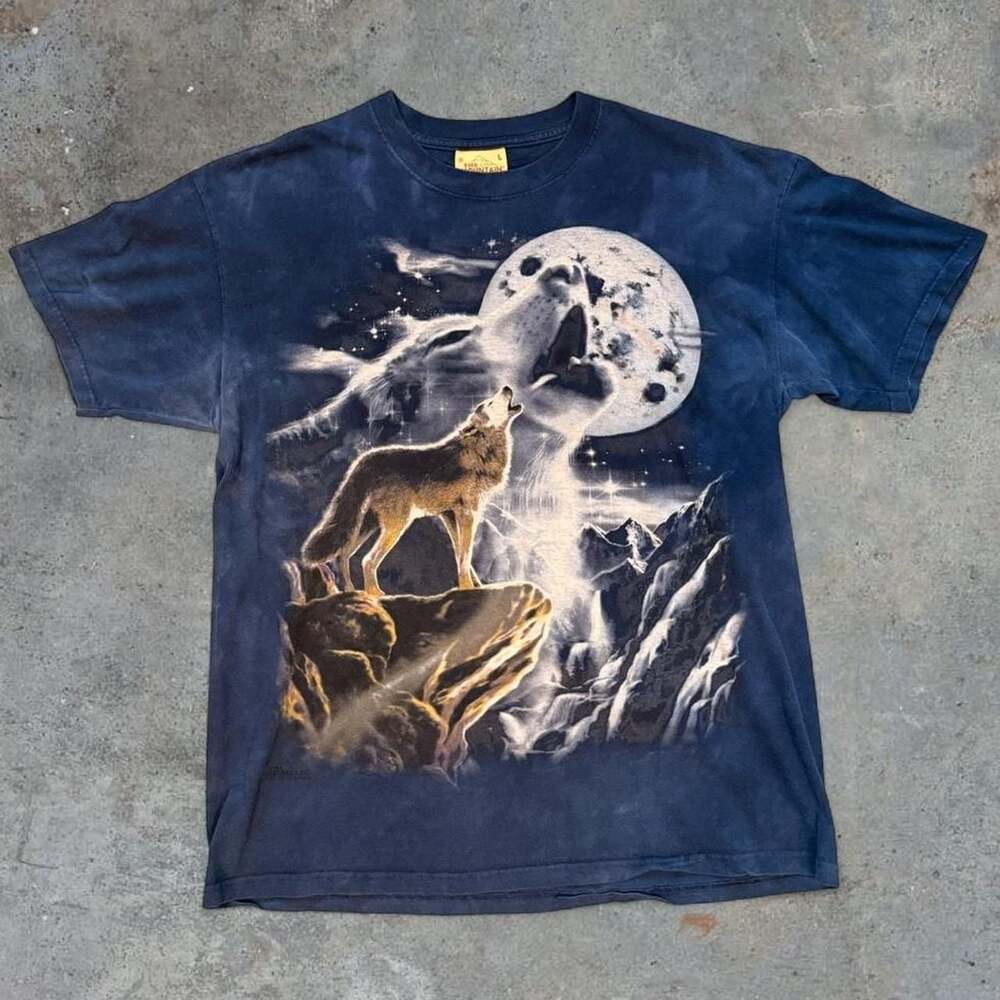 The Mountain Vintage 2002 Wolf Full Moon Graphic T-Shirt